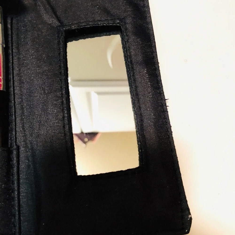 Lord & Tylor set of 5 brushes include the bag